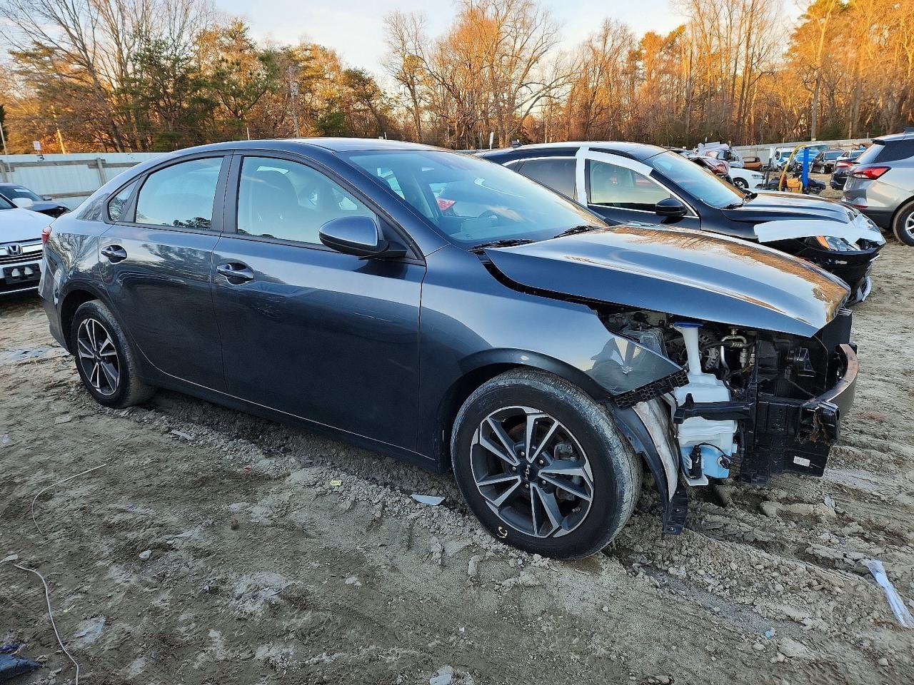 2022 Kia Forte Fe - Image 4