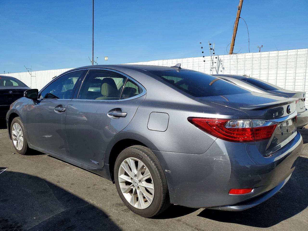 2013 Lexus Es 300H - Фото 2