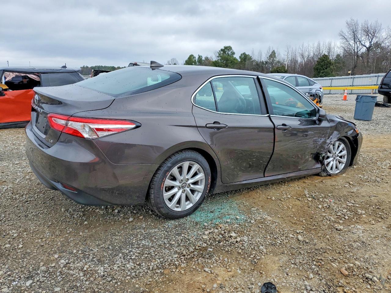2019 Toyota Camry L - Фото 3