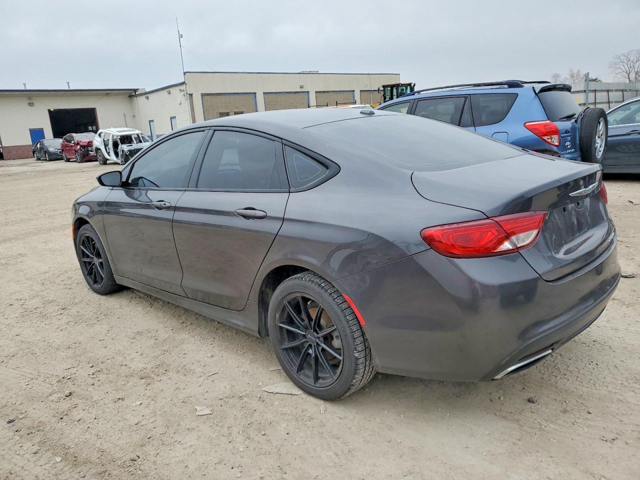 2015 Chrysler 200 S - Фото 2