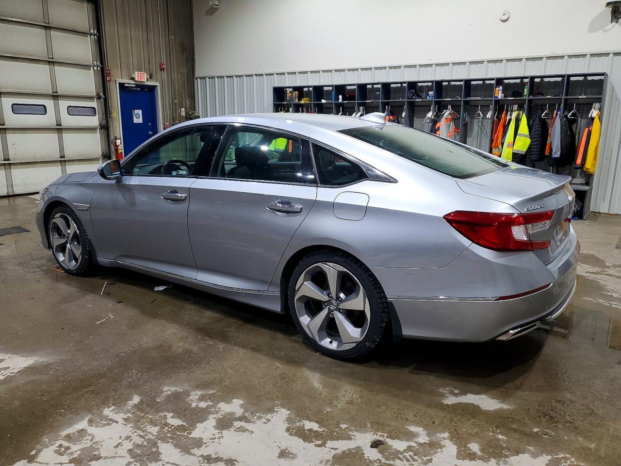 2018 Honda Accord Touring - Фото 2