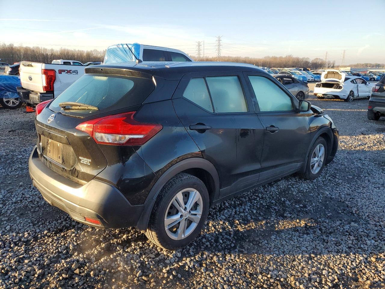 2019 Nissan Kicks S - Image 3