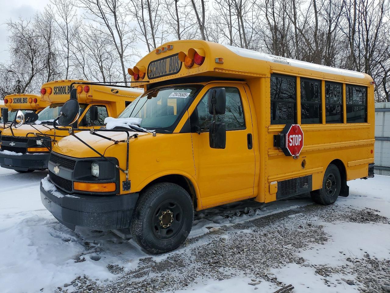2016 Chevrolet Express School Bus - Фото 2