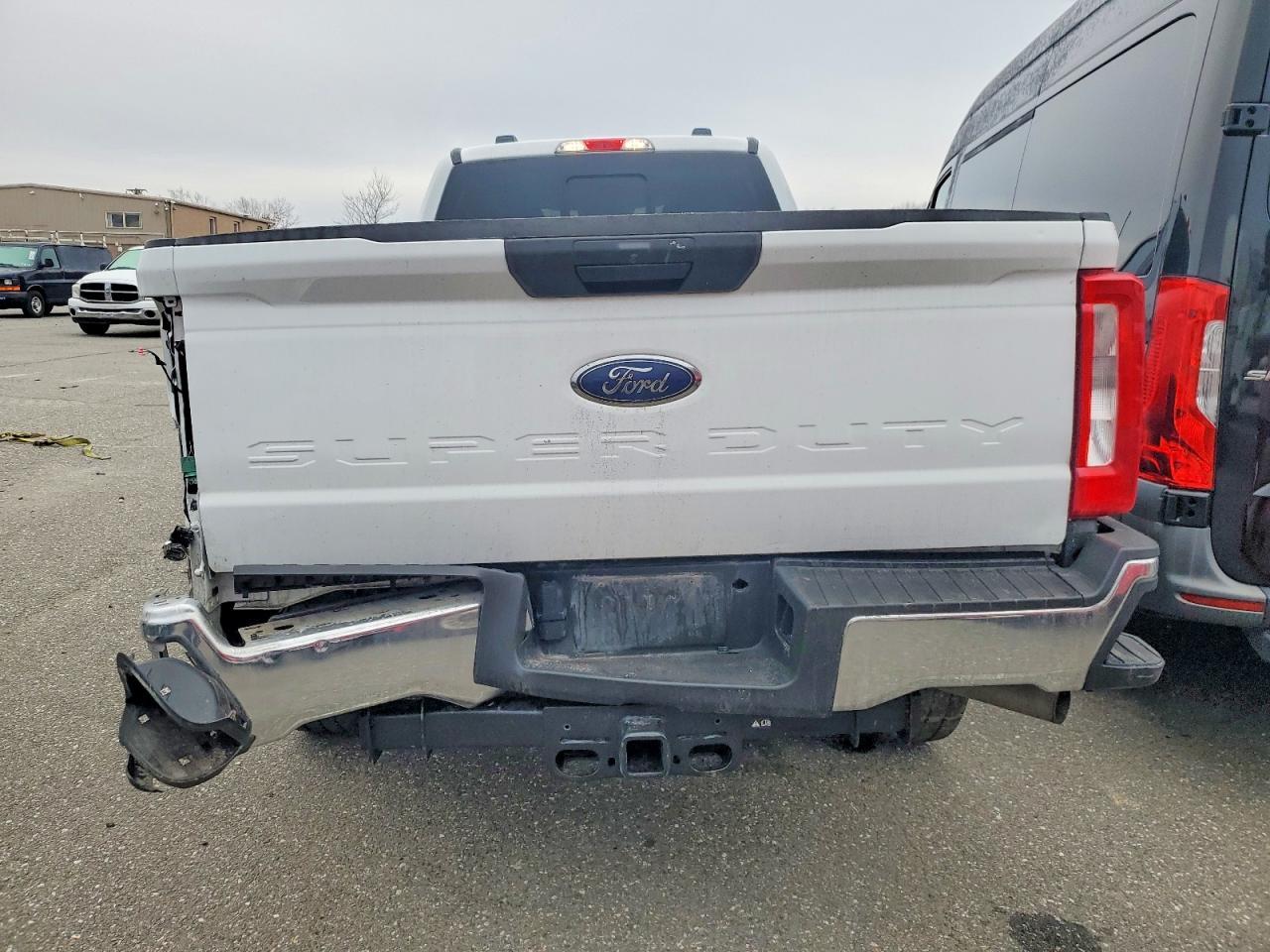 2023 Ford F350 Super Duty - Фото 6