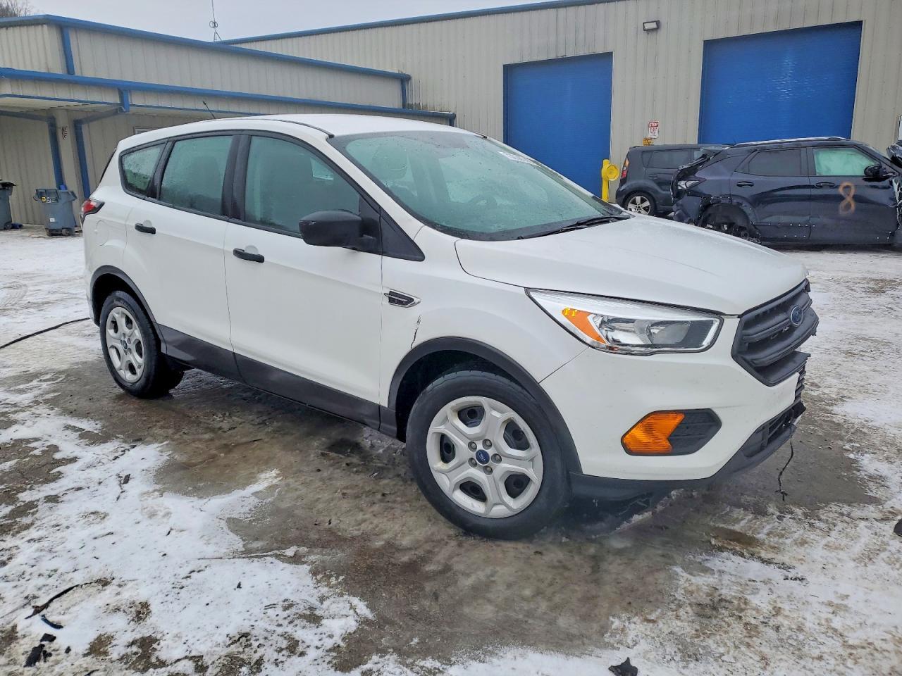 2017 Ford Escape S - Фото 4