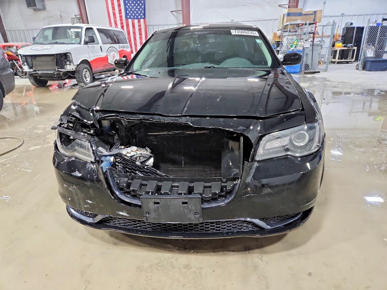 2018 Chrysler 300 - Image 5