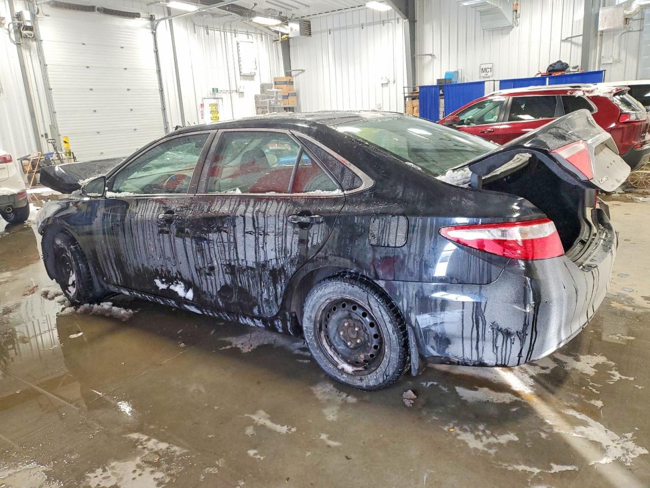 2015 Toyota Camry Le - Фото 2