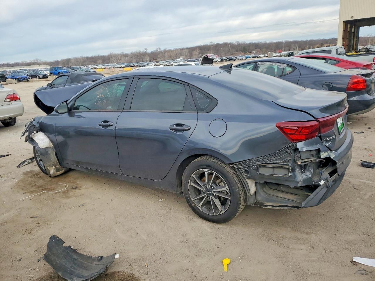 2022 Kia Forte Lxs - Фото 2