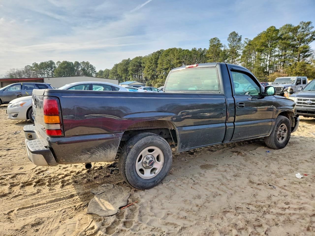 2004 GMC New Sierra C1500 - Image 3