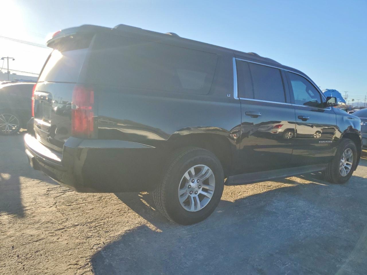 2019 Chevrolet Suburban C1500 Lt - Image 3