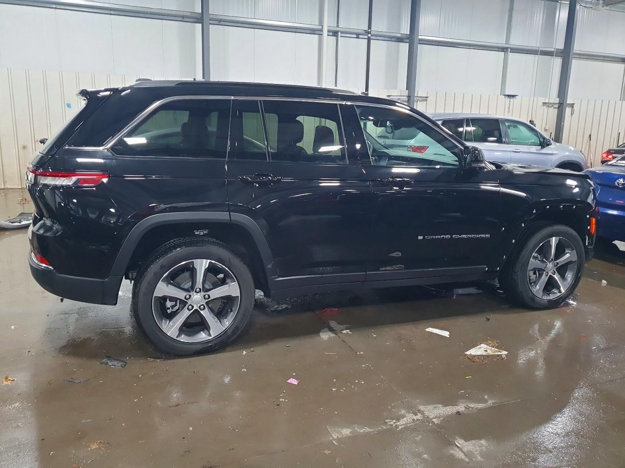 2024 Jeep Grand Cherokee Limited 4Xe - Image 3