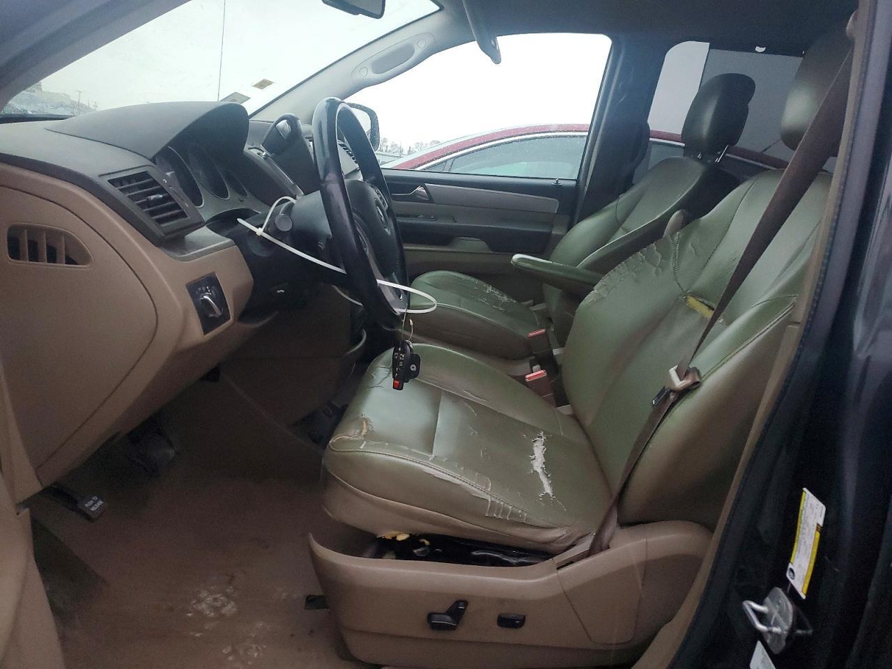 2012 Volkswagen Routan Se - Image 7