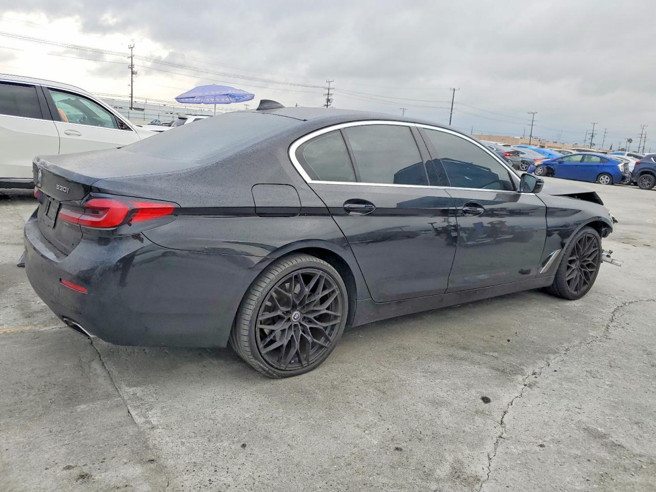 2021 BMW 530 Xi - Image 3