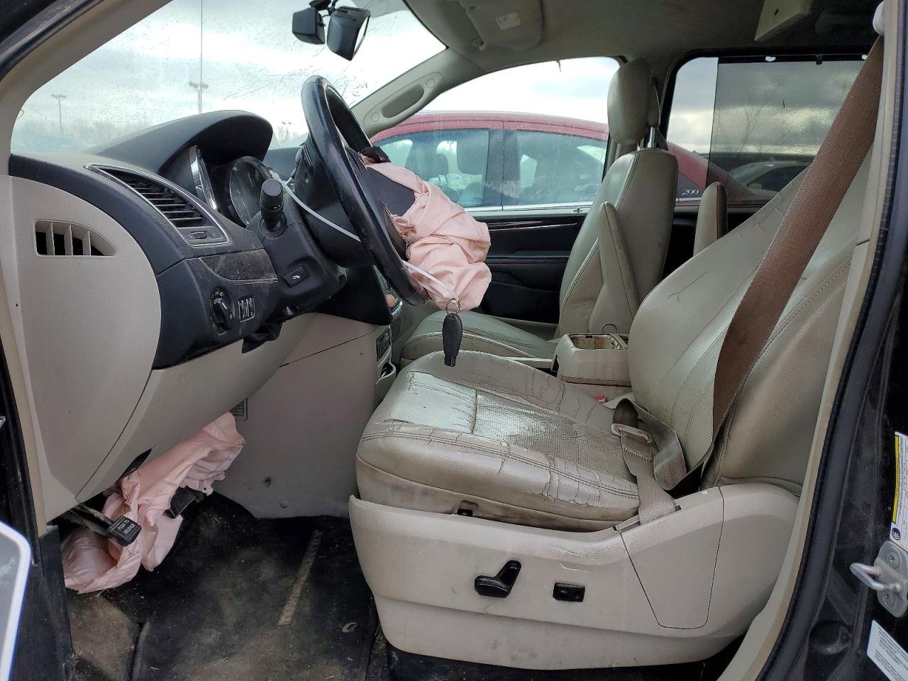 2011 Chrysler Town & Country Touring L - Фото 7