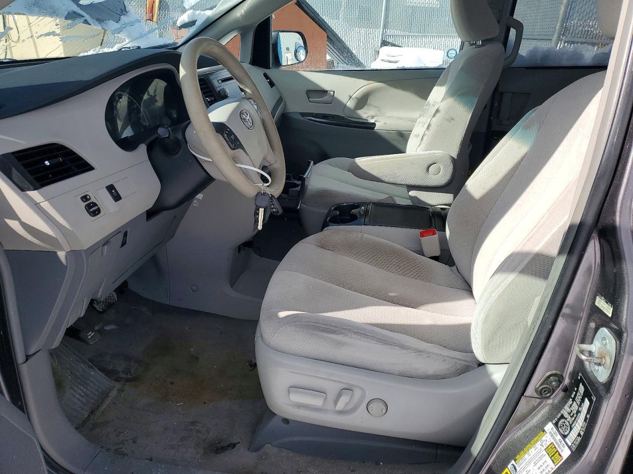 2012 Toyota Sienna Le - Фото 7