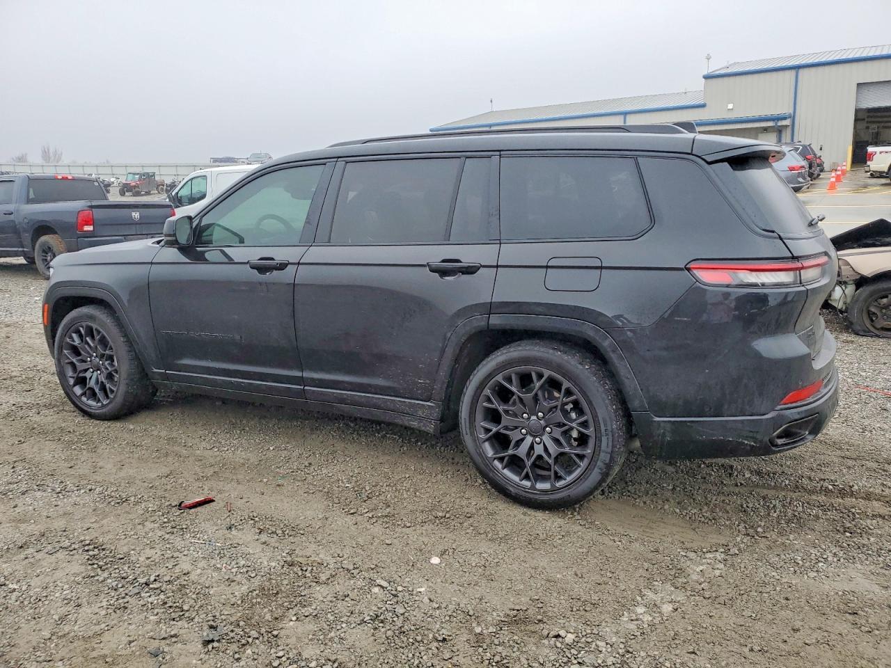 2023 Jeep Grand Cherokee L Summit - Фото 2