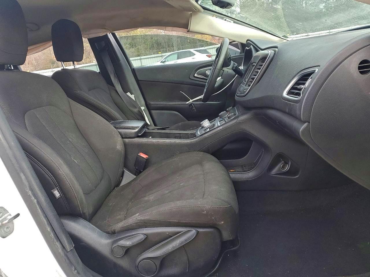 2015 Chrysler 200 Limited - Image 7