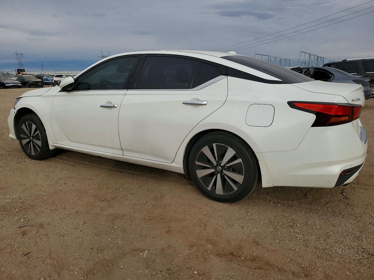 2019 Nissan Altima Sv - Image 2