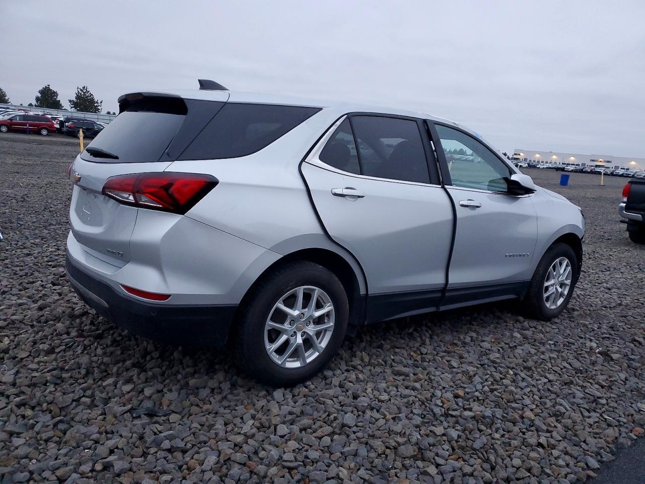 2022 Chevrolet Equinox Lt - Image 3