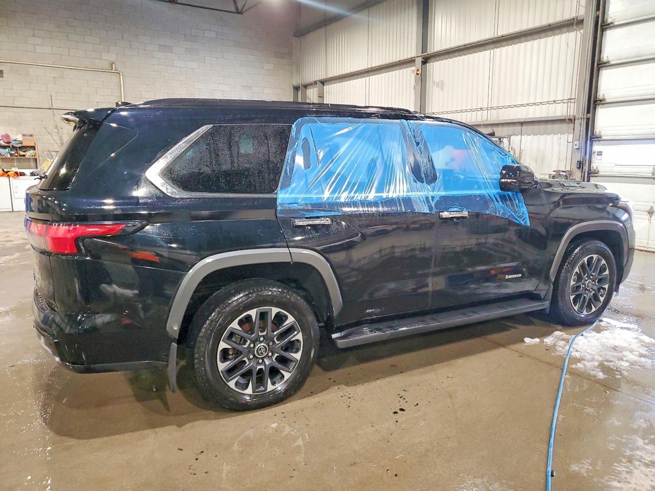 2023 Toyota Sequoia Sr5 - Image 3