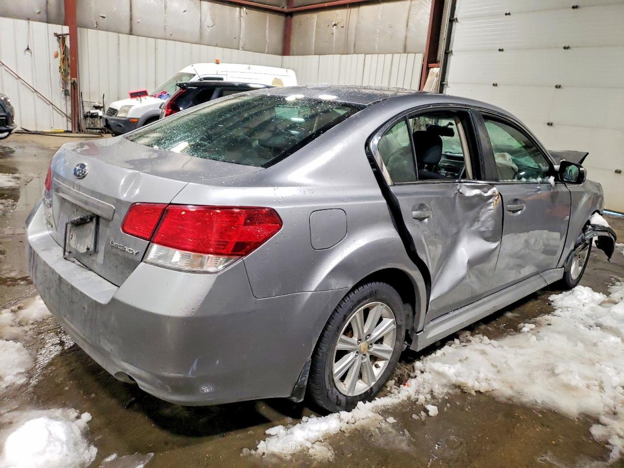 2010 Subaru Legacy 2.5I Premium - Фото 3