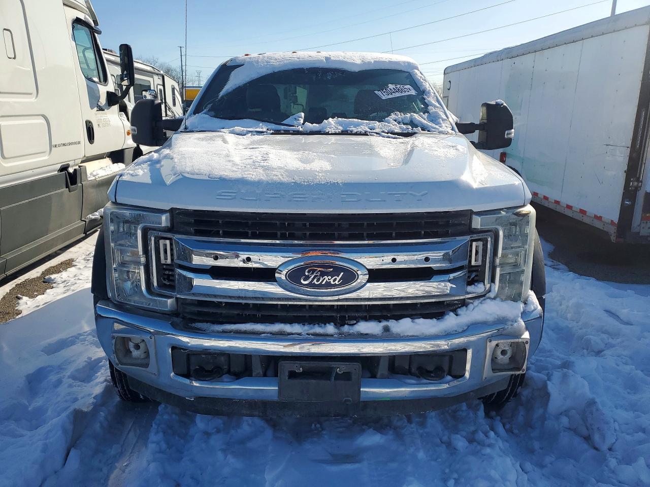 2017 Ford F550 Super Duty Truck Cab And Chassis - Фото 5