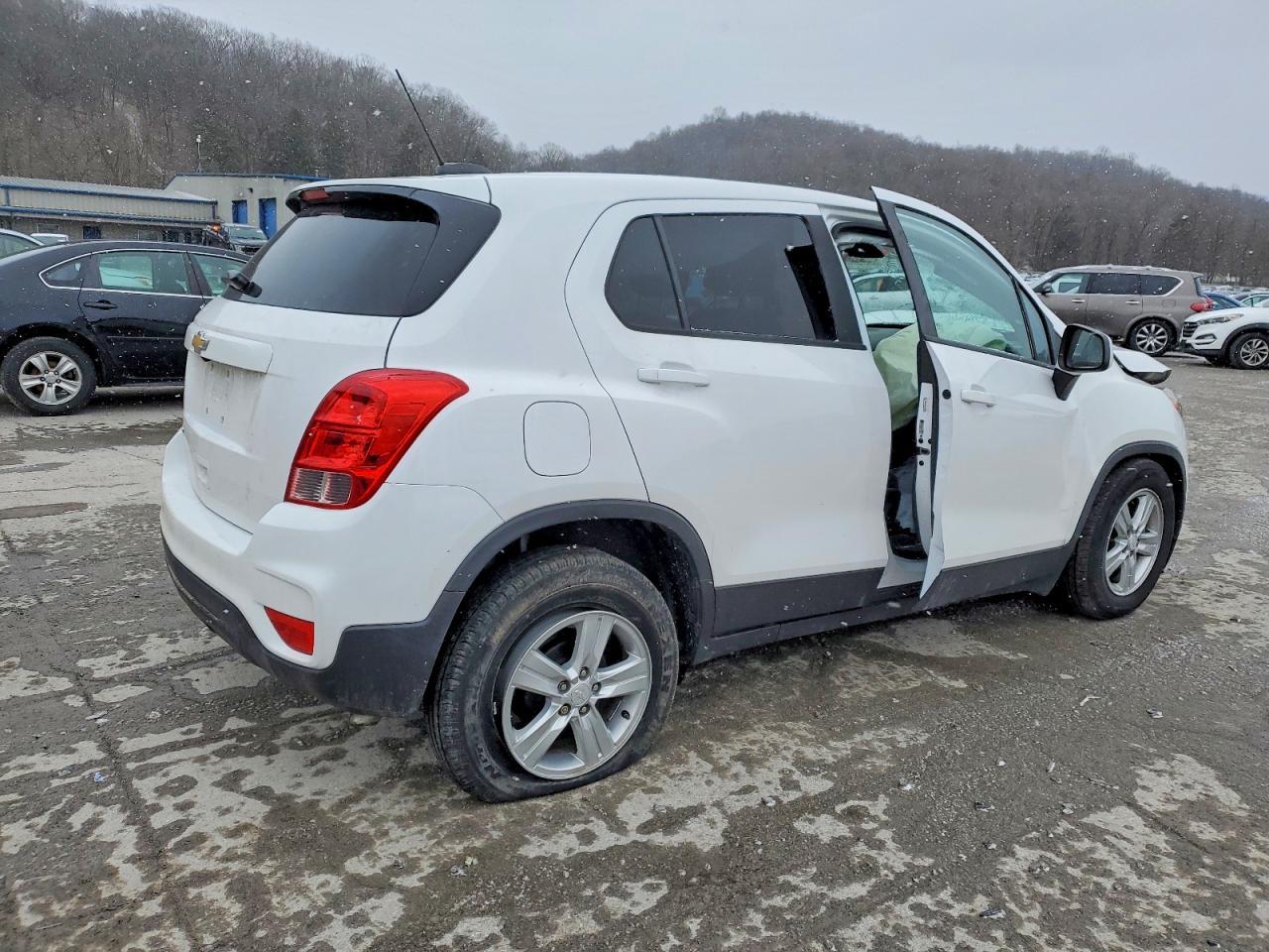 2020 Chevrolet Trax Ls - Фото 3
