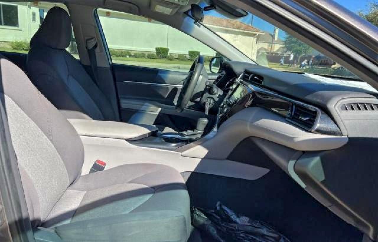 2020 Toyota Camry Le - Фото 5