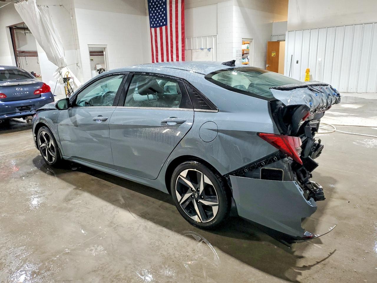 2022 Hyundai Elantra Limited - Фото 2