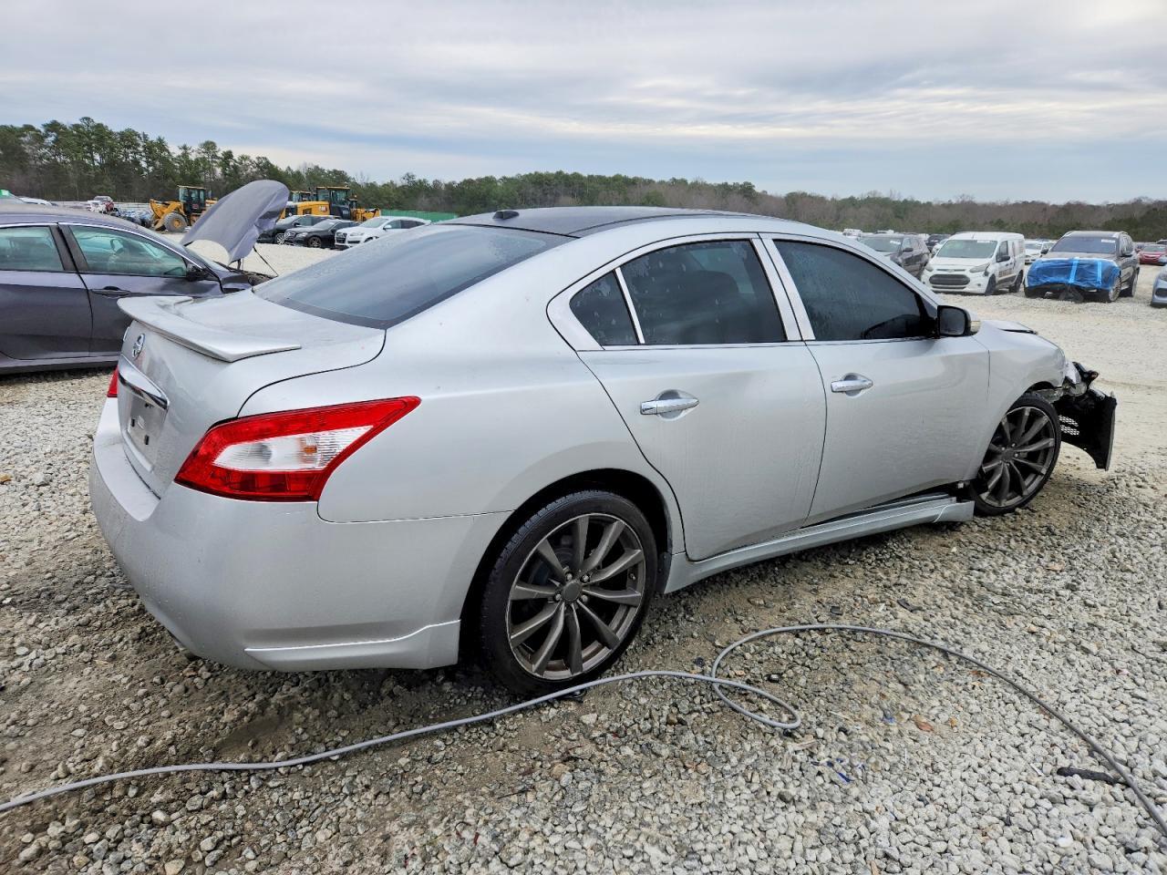2009 Nissan Maxima S - Image 3