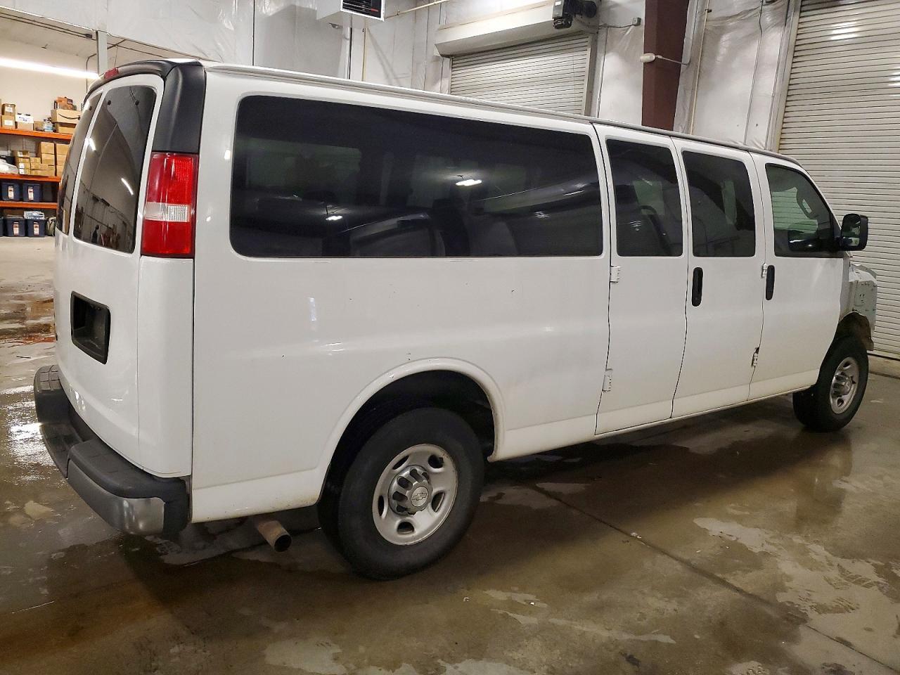 2017 Chevrolet Express G3500 Lt - Image 3