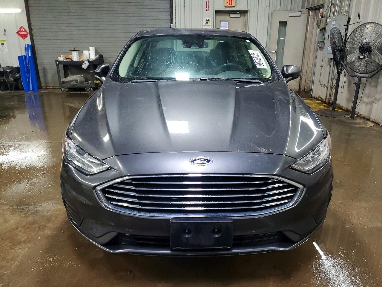 2020 Ford Fusion Se - Фото 5