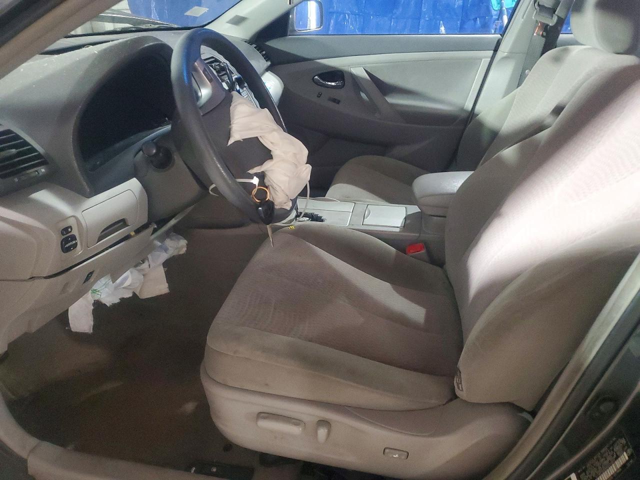 2010 Toyota Camry Le - Фото 7