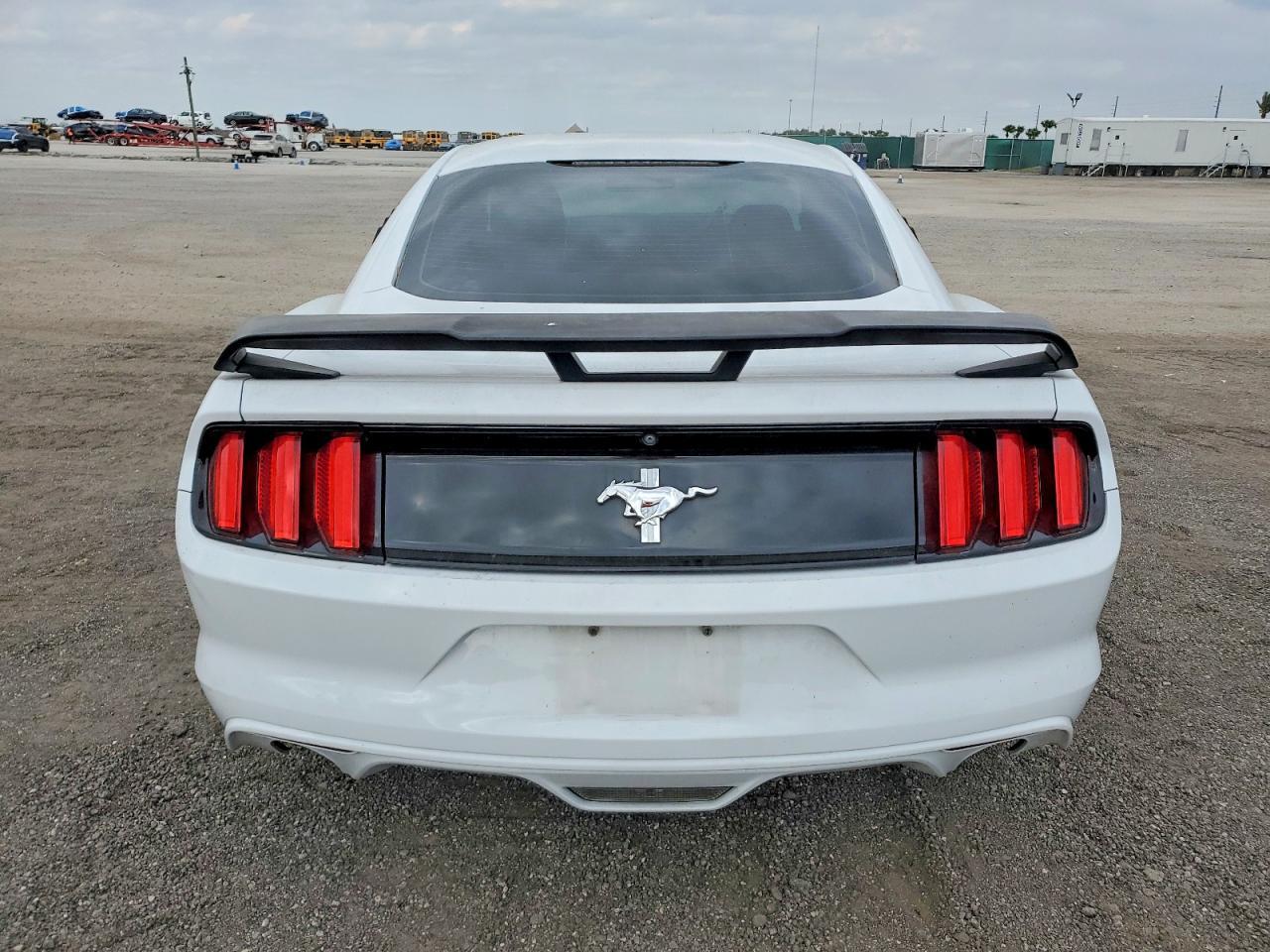 2017 Ford Mustang - Фото 6