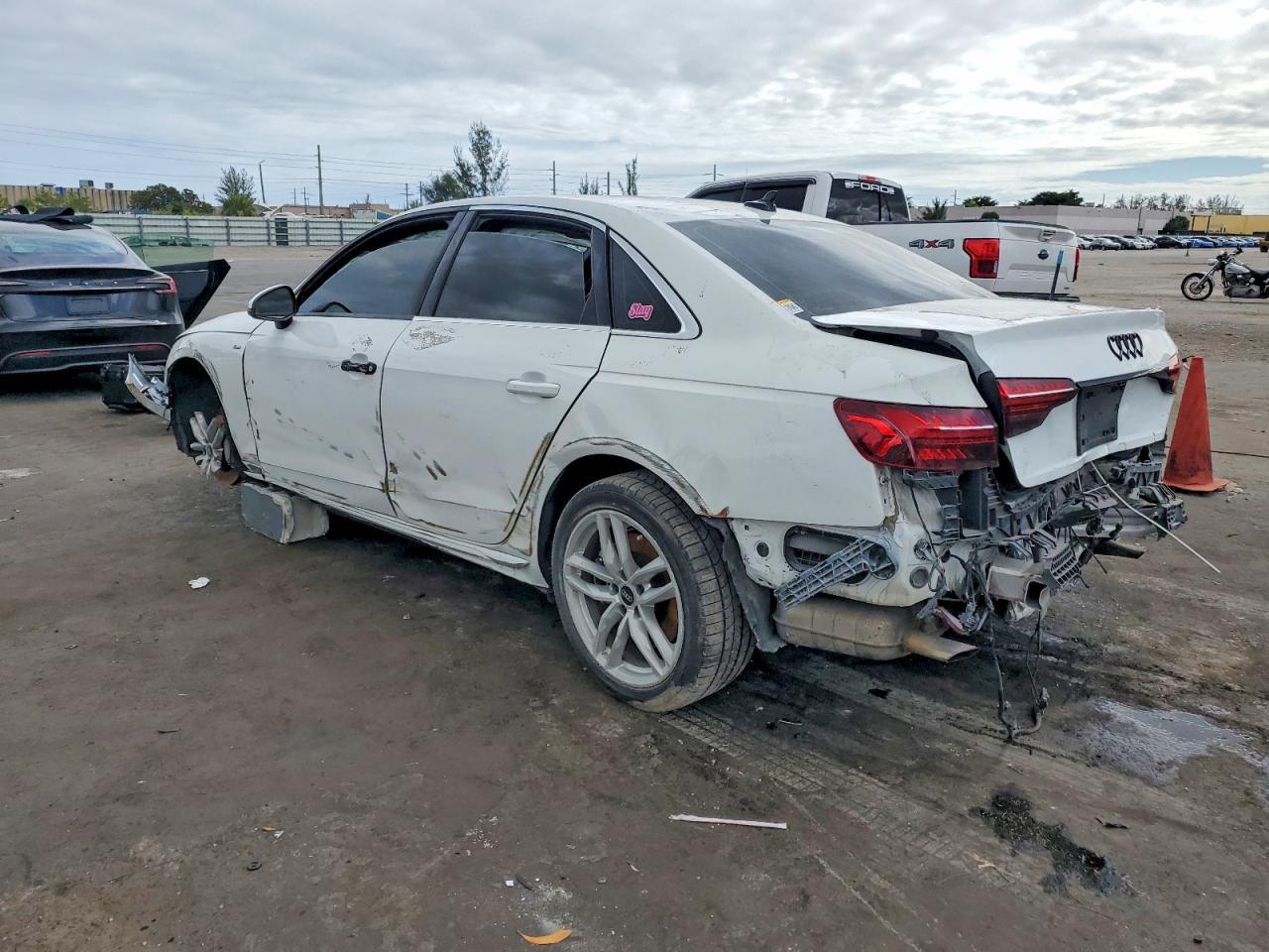 2022 Audi A4 Premium Plus 45 - Фото 2