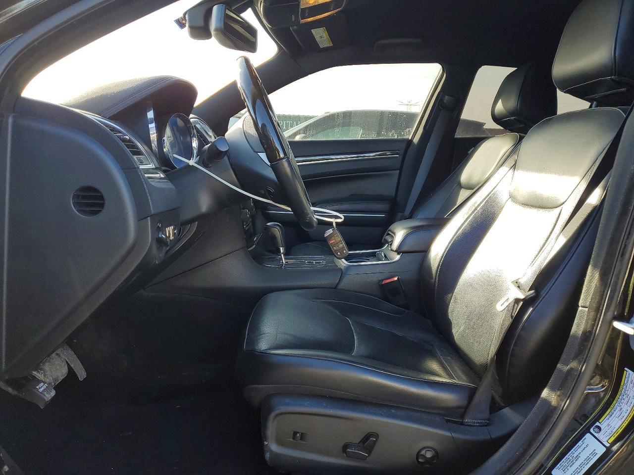 2013 Chrysler 300C - Image 7