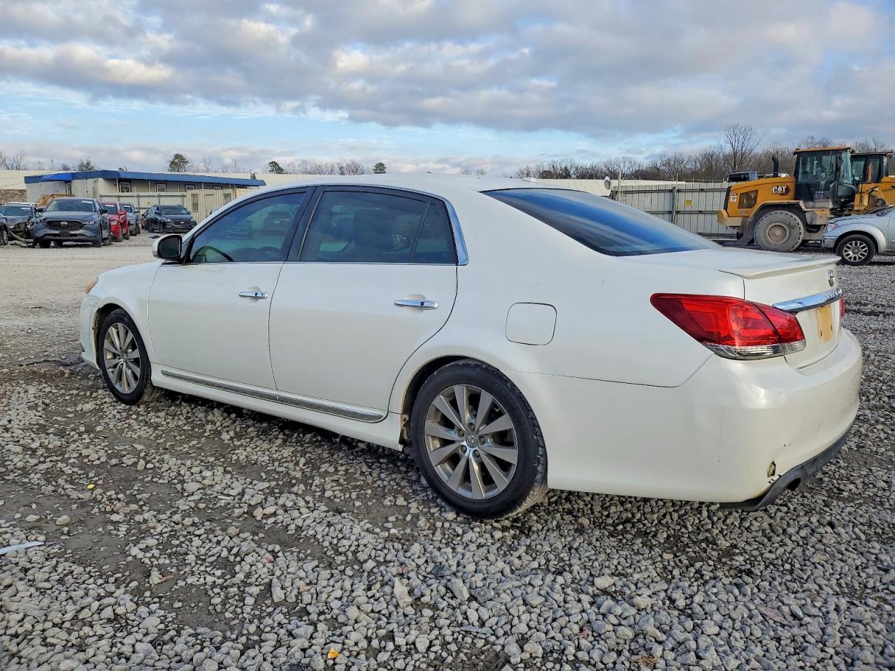 2011 Toyota Avalon Base - Фото 2