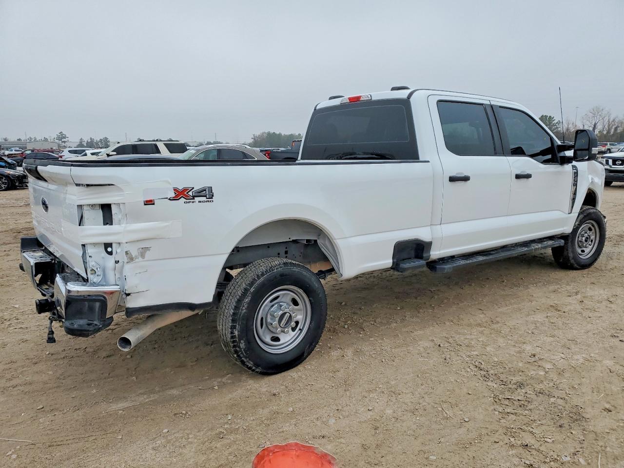 2024 Ford F250 Super Duty - Фото 3