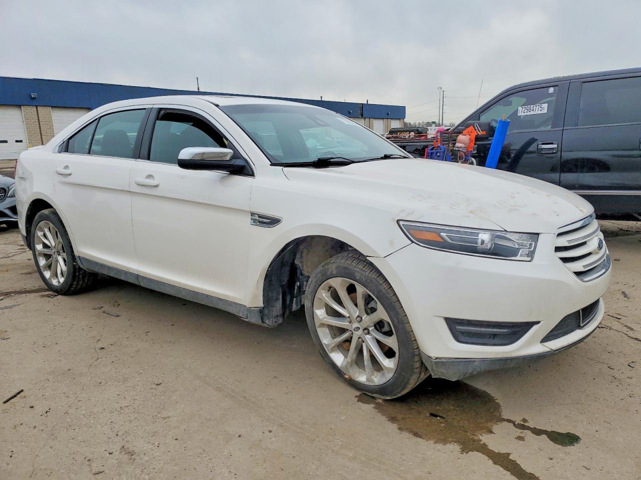 2017 Ford Taurus Limited - Image 4