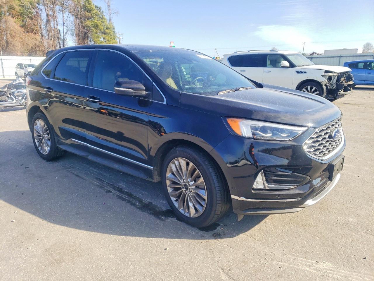 2024 Ford Edge Titanium - Image 4