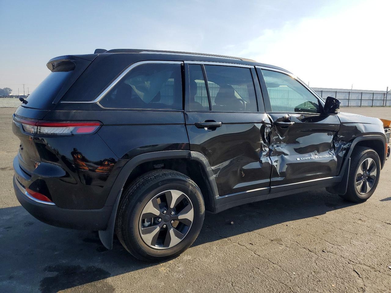 2023 Jeep Grand Cherokee - Image 3