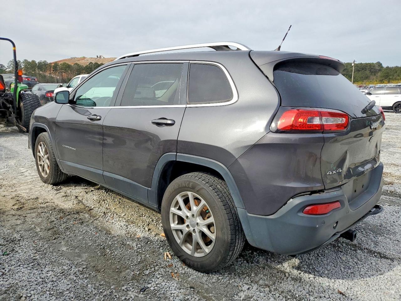2016 Jeep Cherokee Latitude - Image 2