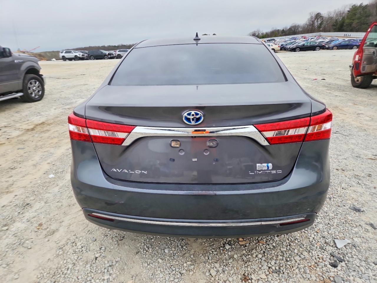 2013 Toyota Avalon Hybrid - Image 6