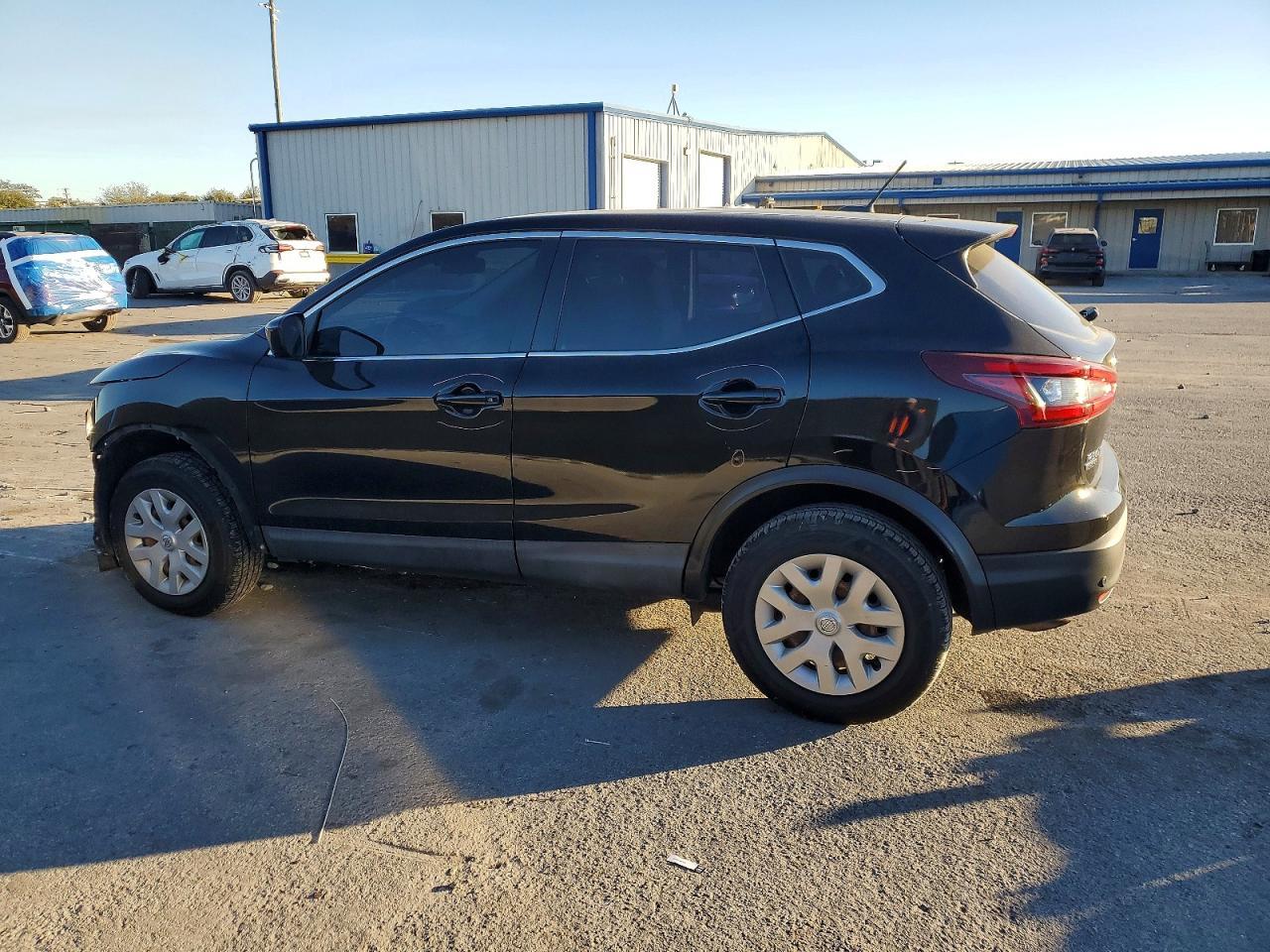 2020 Nissan Rogue Sport S - Image 2