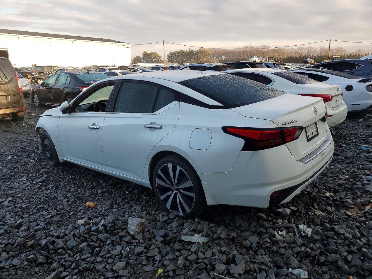 2021 Nissan Altima Platinum - Фото 2