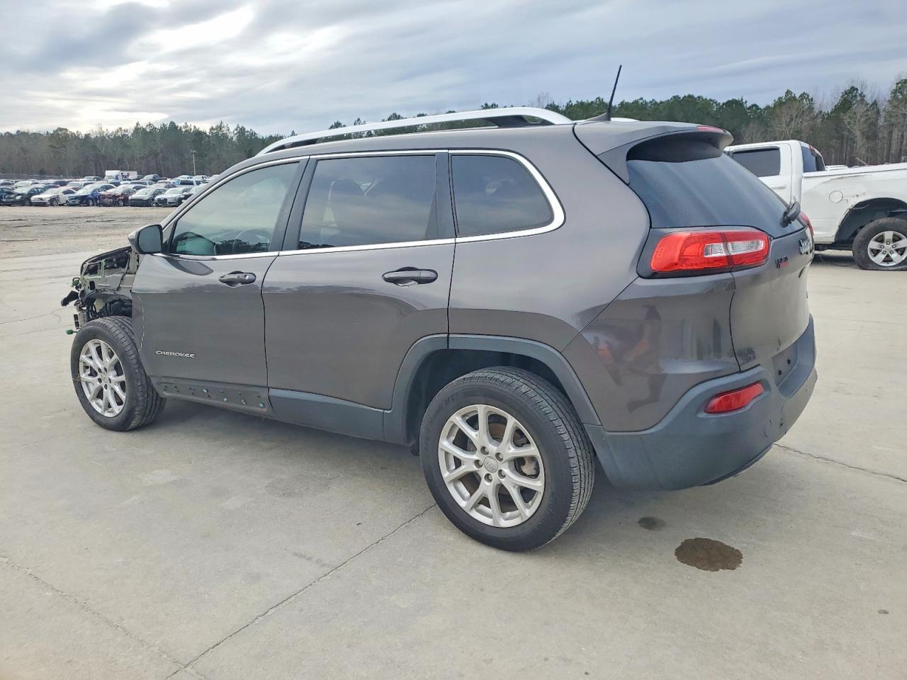 2018 Jeep Cherokee Latitude Plus - Image 2