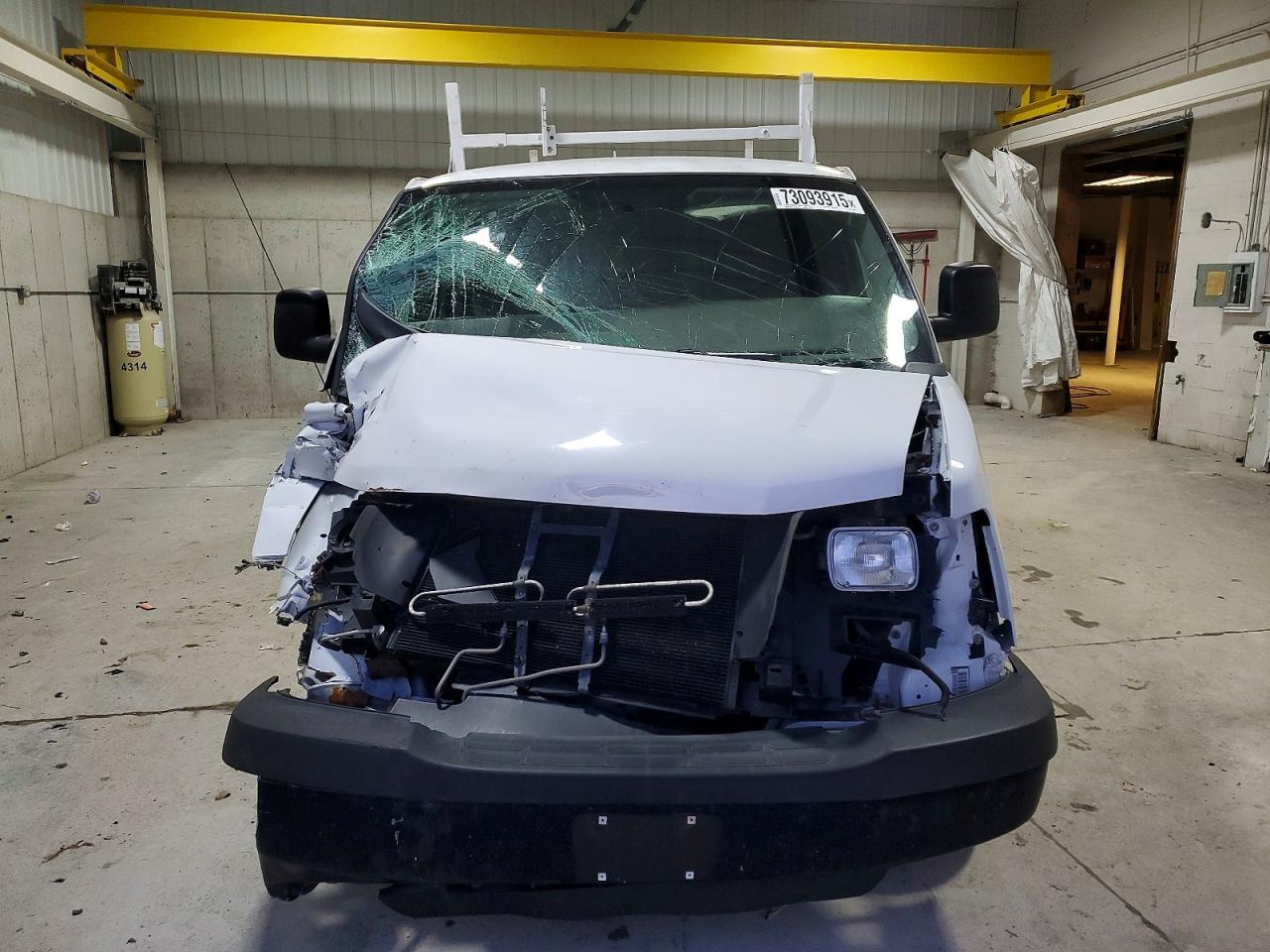 2014 Chevrolet Express G3500 Utility / Service Van - Фото 5