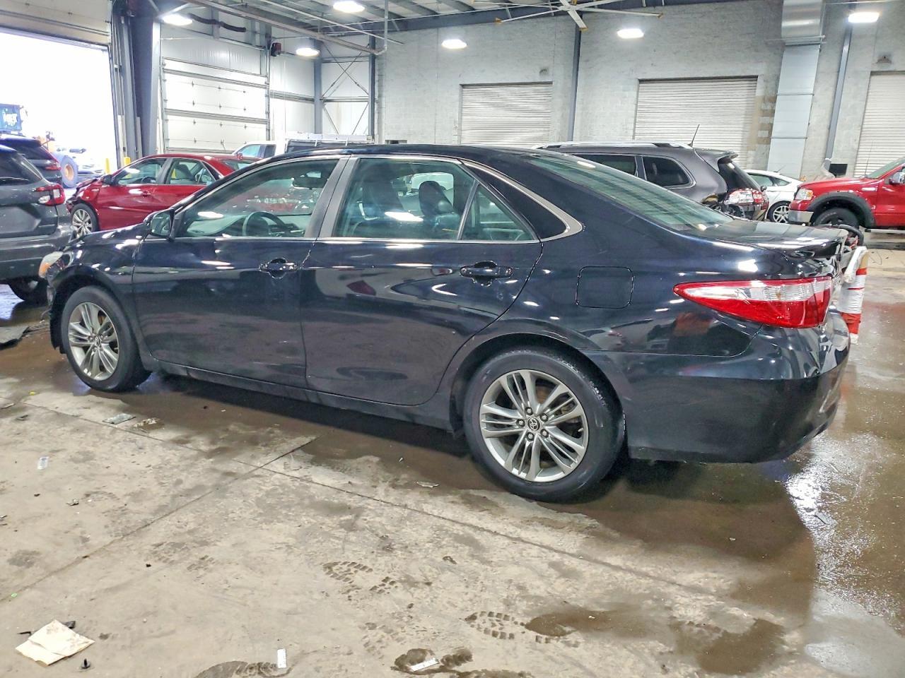 2015 Toyota Camry Se - Фото 2