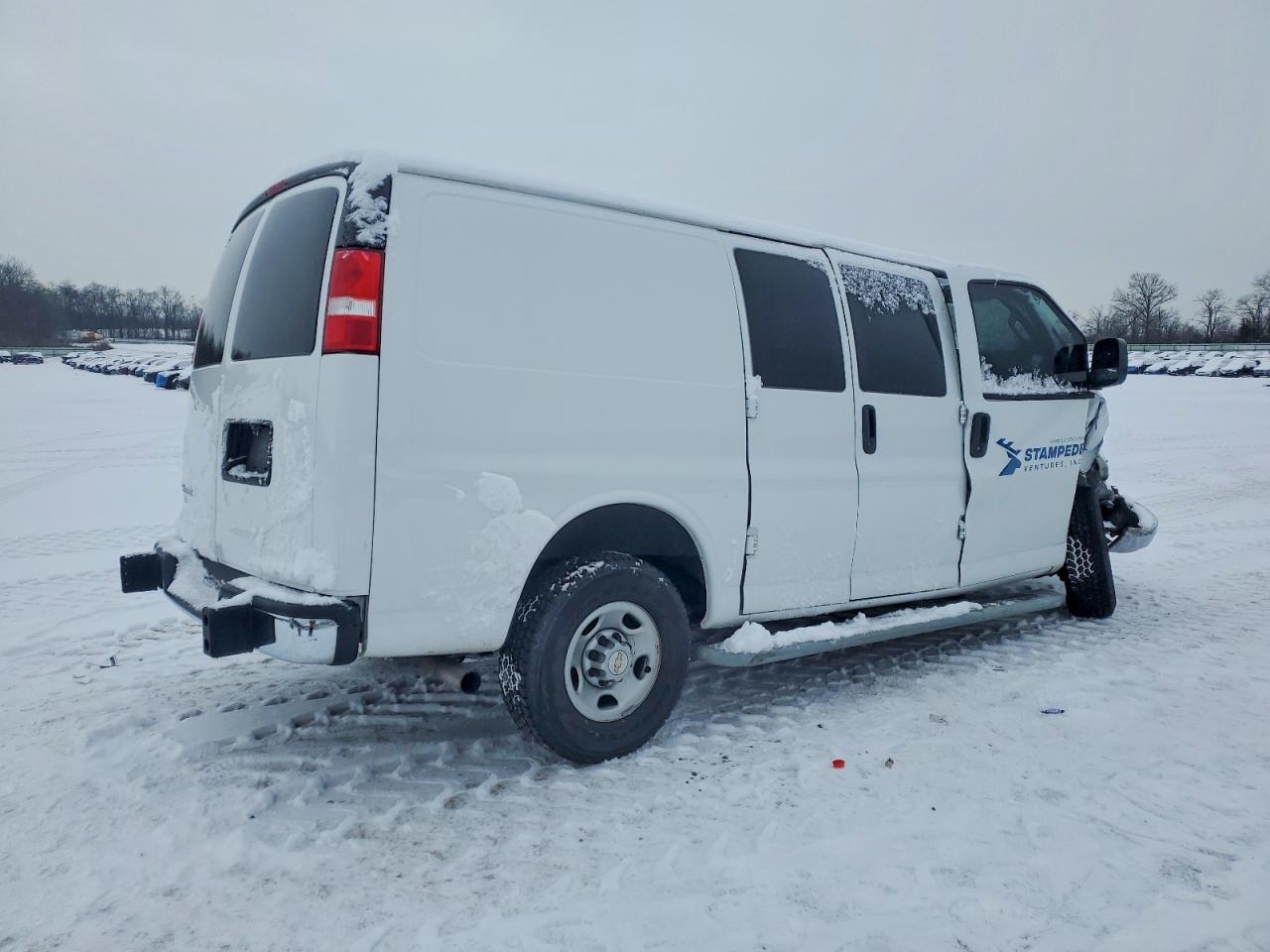 2022 Chevrolet Express 2500 Utility / Service Van - Фото 3