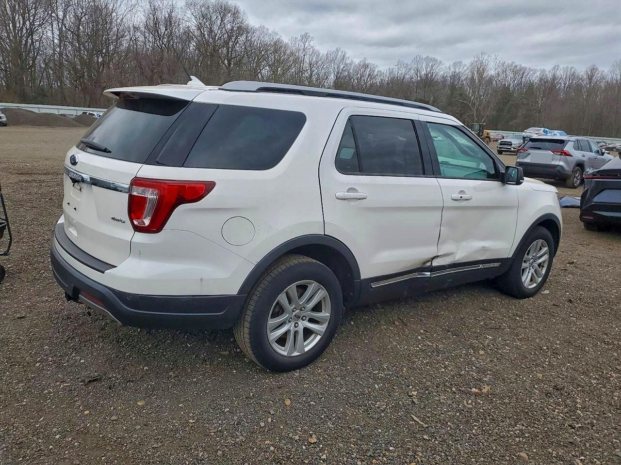 2019 Ford Explorer Xlt - Фото 3
